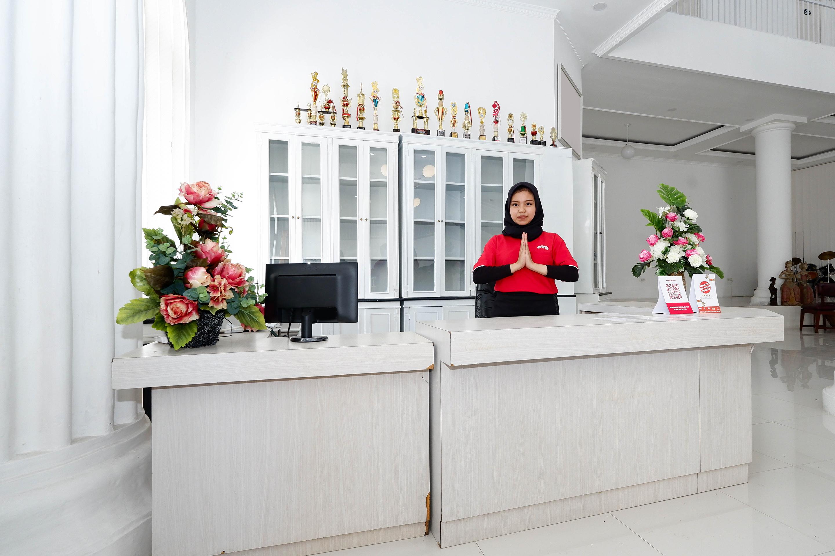 Griya Rw Family Guest House Redpartner Solo Exterior foto