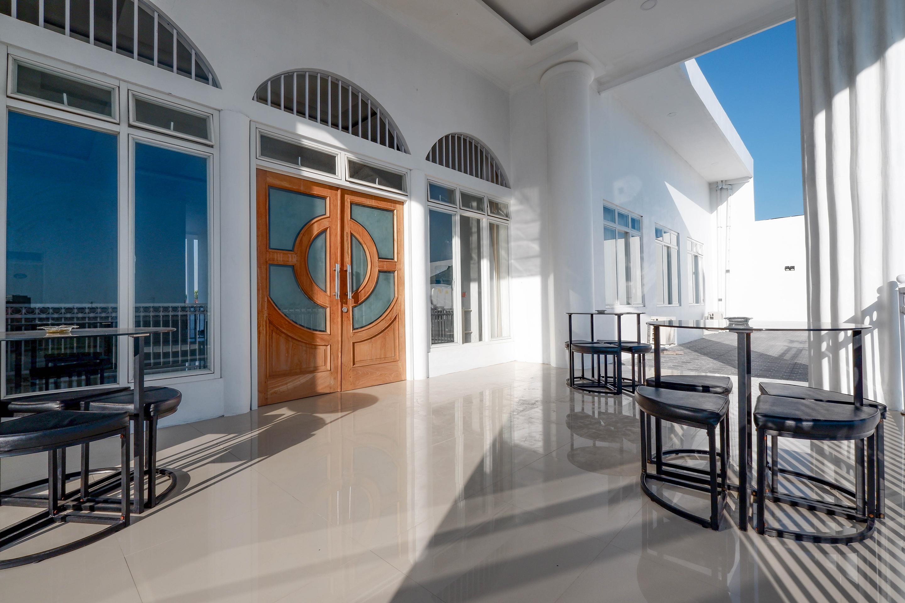 Griya Rw Family Guest House Redpartner Solo Exterior foto
