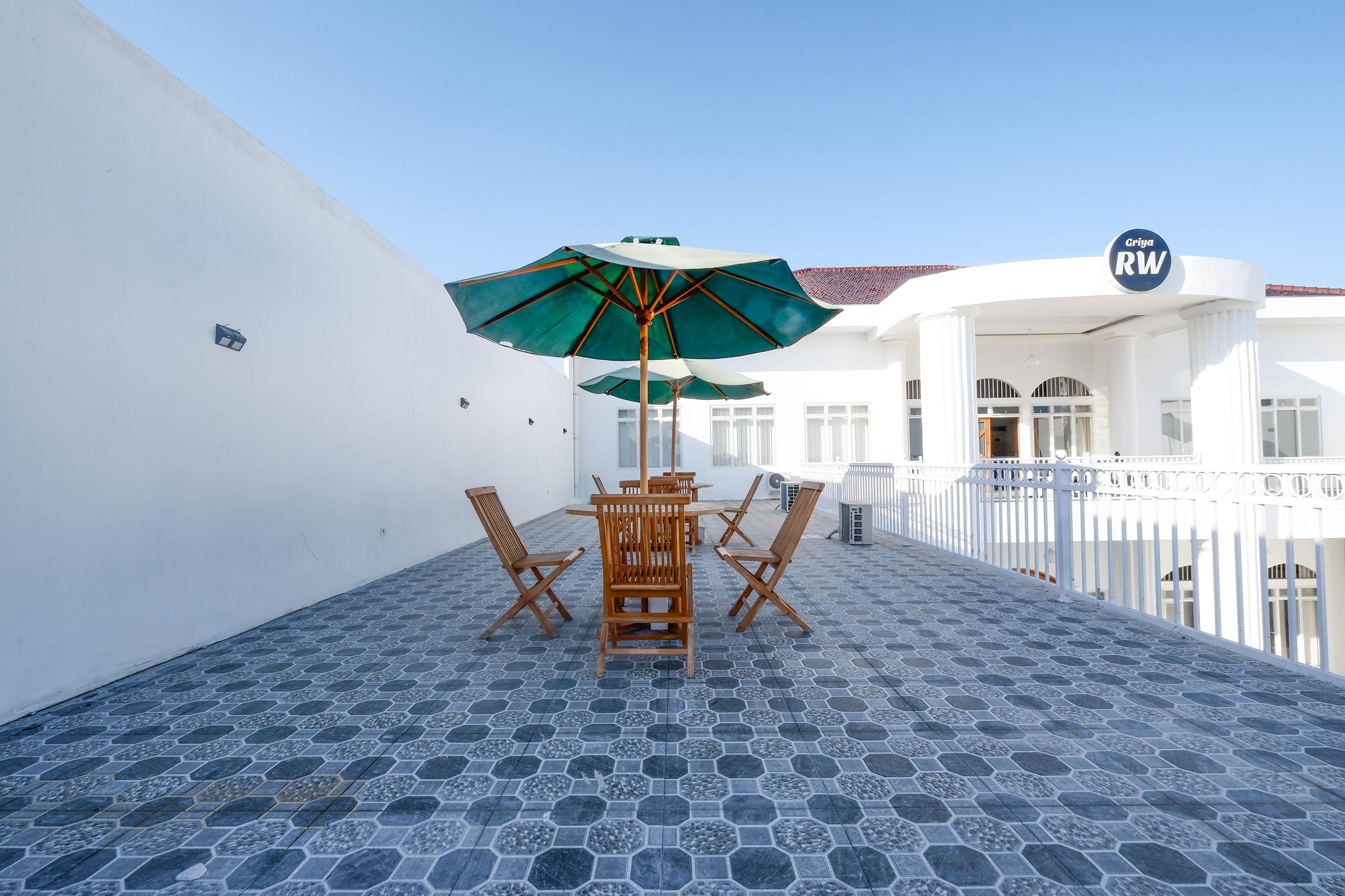 Griya Rw Family Guest House Redpartner Solo Exterior foto