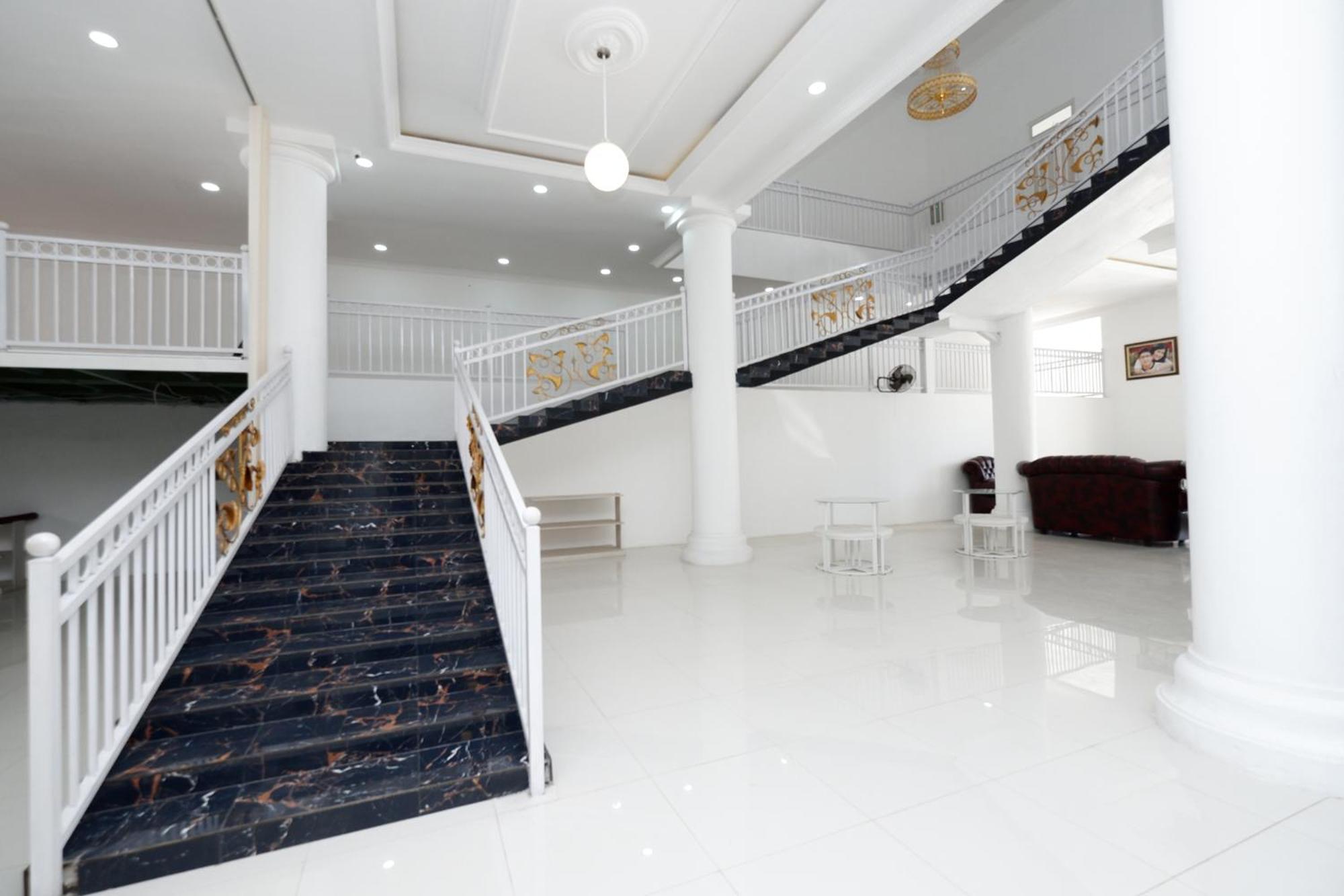Griya Rw Family Guest House Redpartner Solo Exterior foto