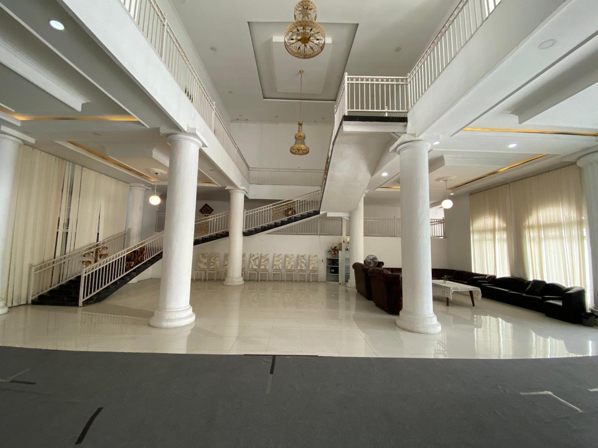 Griya Rw Family Guest House Redpartner Solo Exterior foto