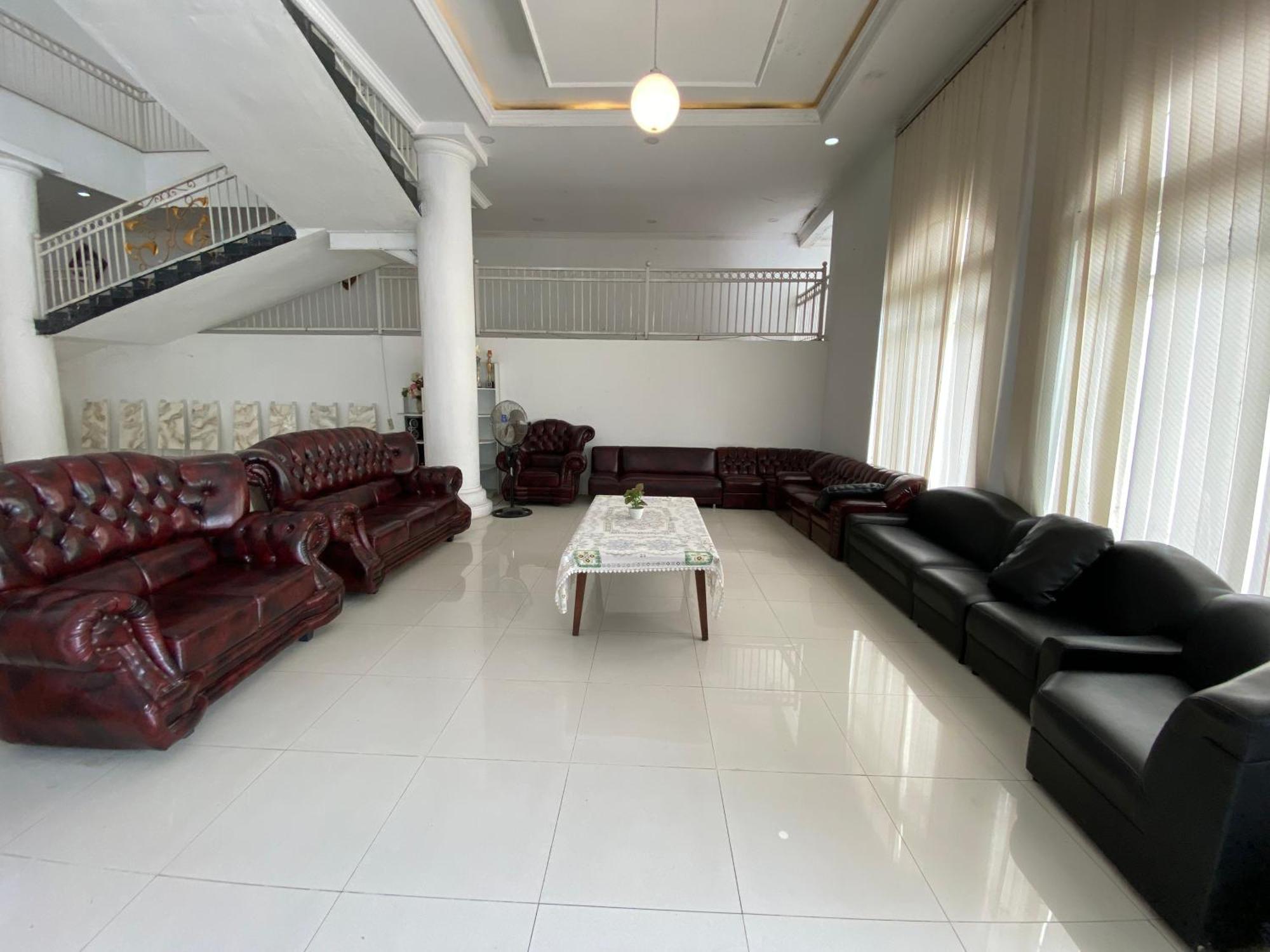 Griya Rw Family Guest House Redpartner Solo Exterior foto