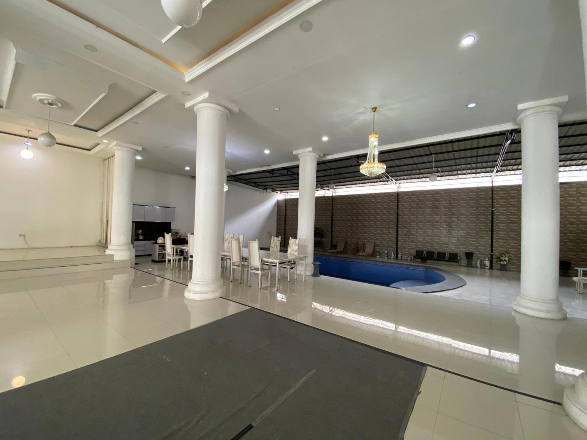 Griya Rw Family Guest House Redpartner Solo Exterior foto
