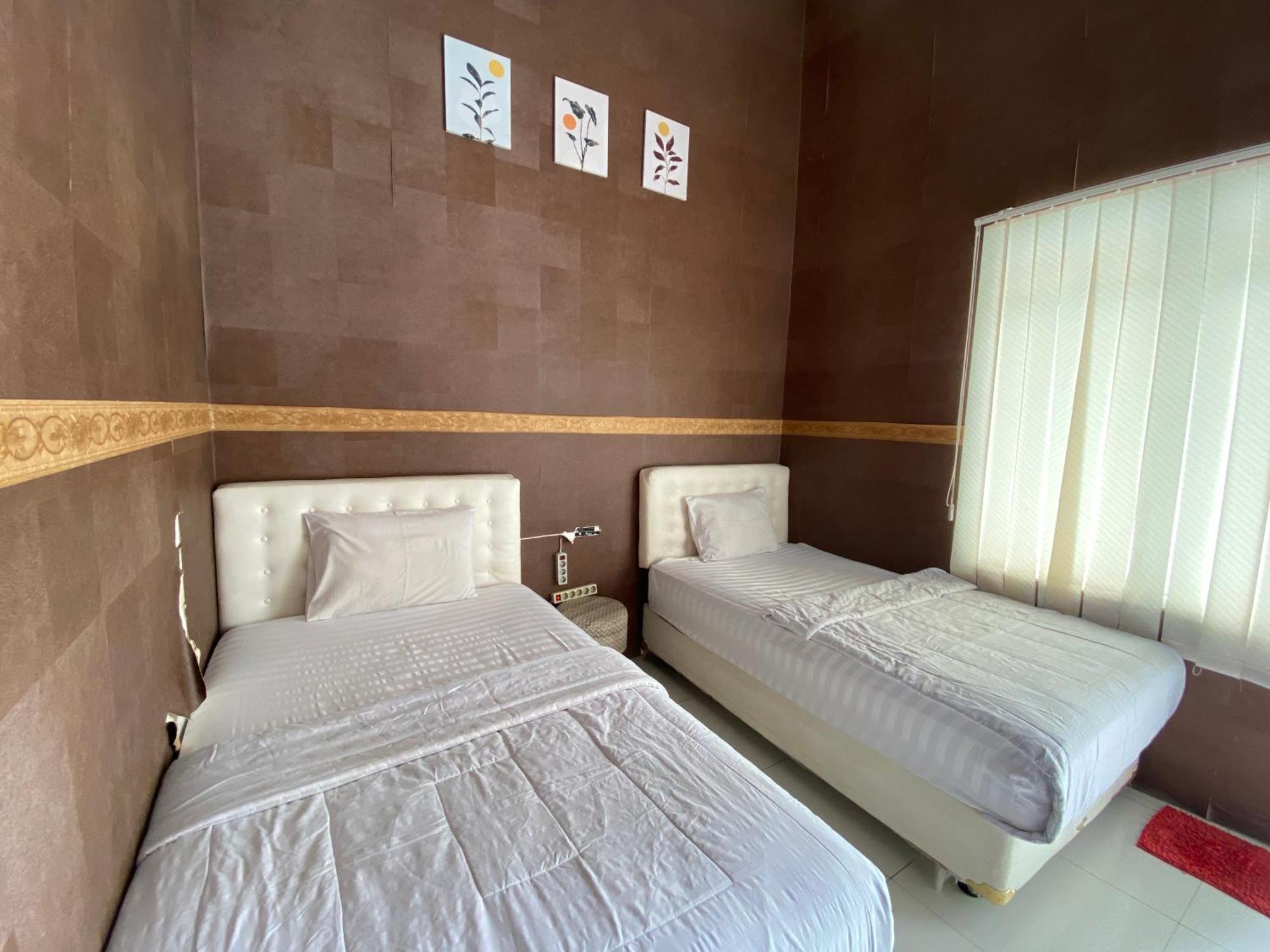 Griya Rw Family Guest House Redpartner Solo Exterior foto