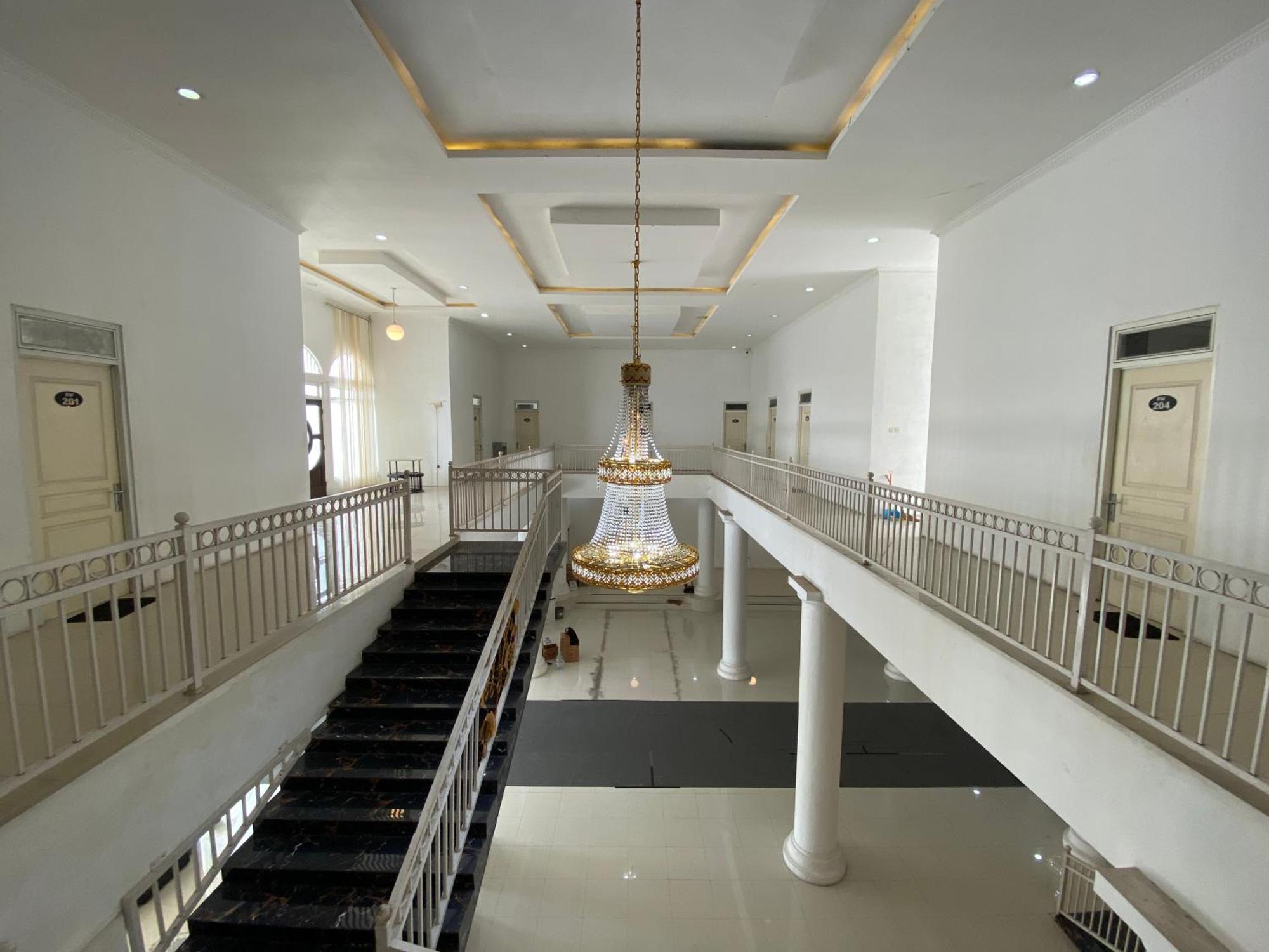 Griya Rw Family Guest House Redpartner Solo Exterior foto