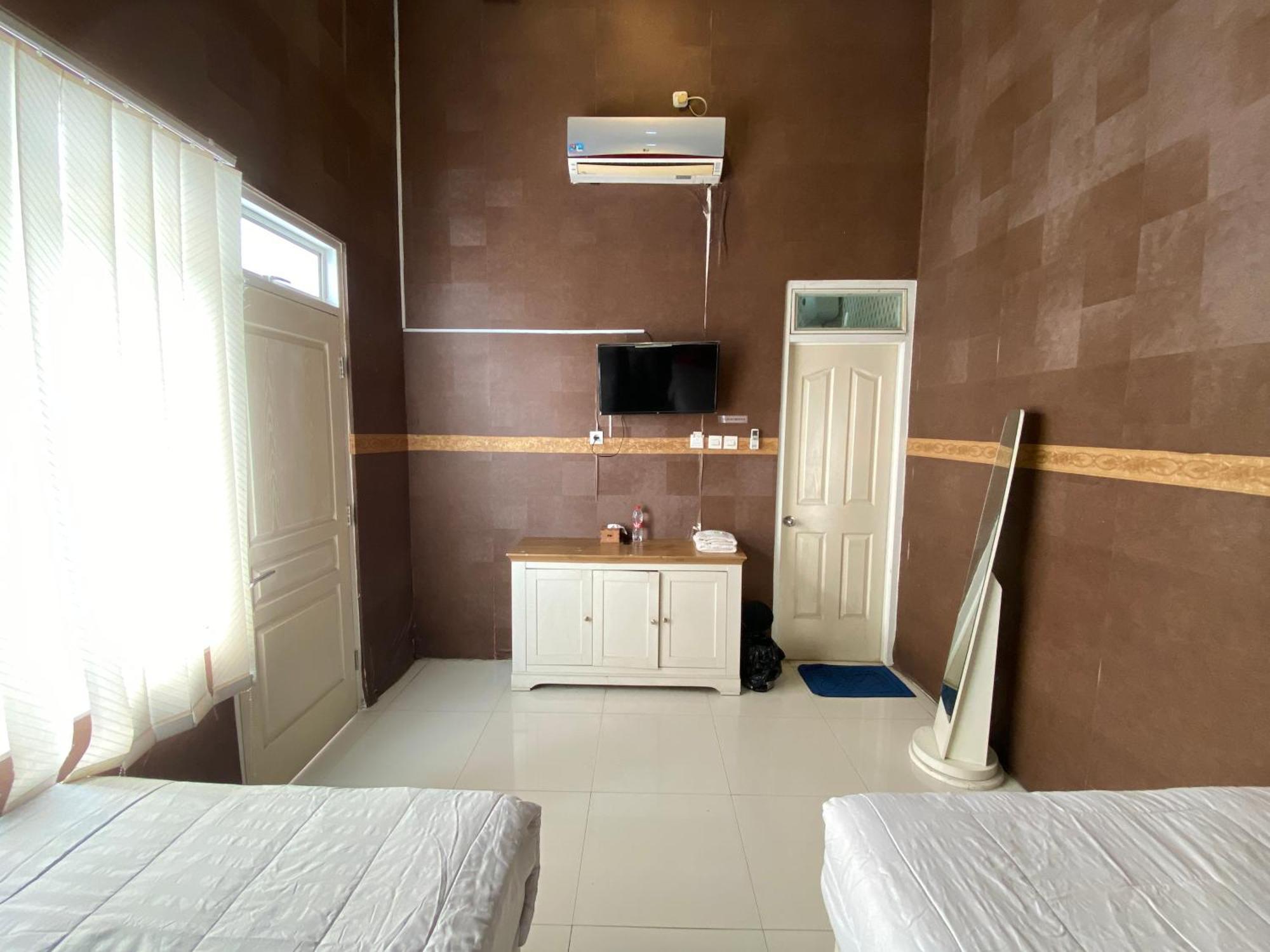 Griya Rw Family Guest House Redpartner Solo Exterior foto