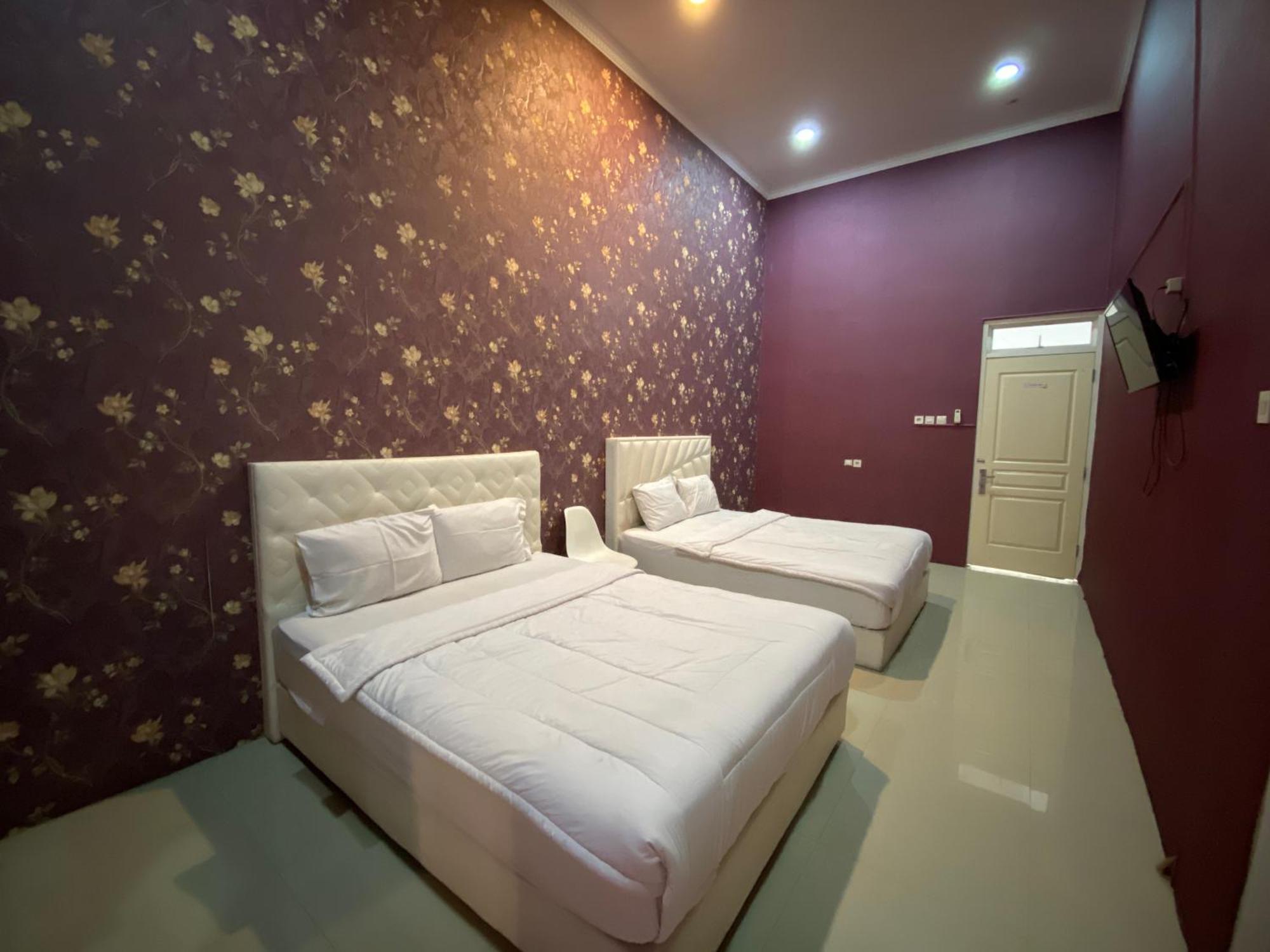 Griya Rw Family Guest House Redpartner Solo Exterior foto